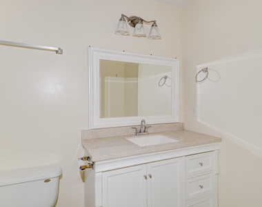 306 Orchard Park Drive - Photo Thumbnail 20