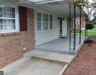 252 Fox Drive - Photo Thumbnail 2