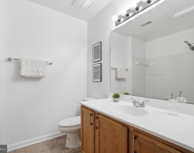 9041 Falcon Glen Court - Photo Thumbnail 16