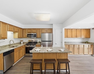 9041 Falcon Glen Court - Photo Thumbnail 2