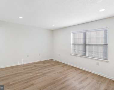15370 Blacksmith Terrace - Photo Thumbnail 8