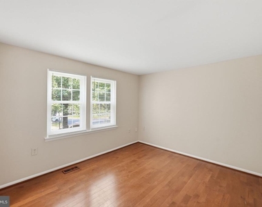 10065 Chestnut Wood Lane - Photo Thumbnail 10