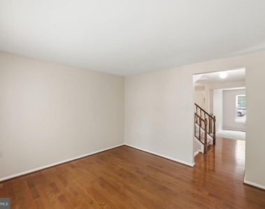 10065 Chestnut Wood Lane - Photo Thumbnail 9