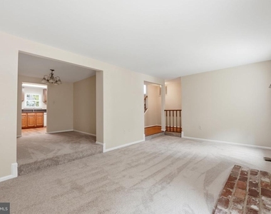 10065 Chestnut Wood Lane - Photo Thumbnail 4
