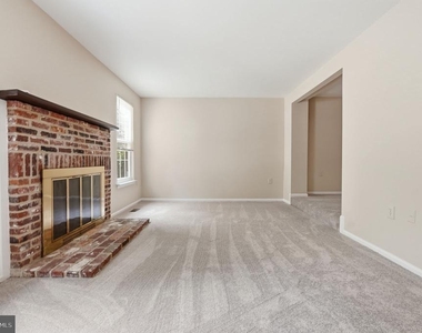 10065 Chestnut Wood Lane - Photo Thumbnail 3