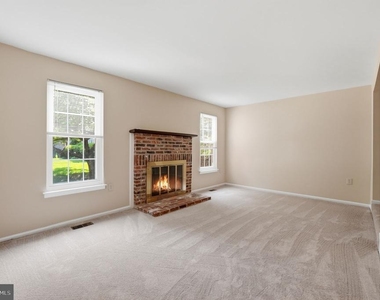10065 Chestnut Wood Lane - Photo Thumbnail 2