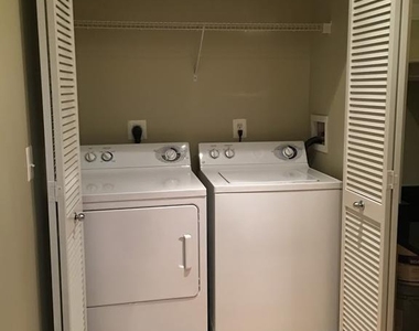 9490 Virginia Center Boulevard - Photo Thumbnail 4
