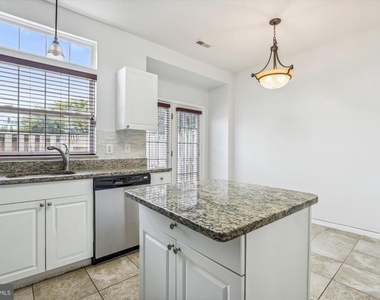 8360 Hunter Murphy Circle - Photo Thumbnail 5