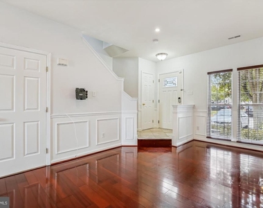 8360 Hunter Murphy Circle - Photo Thumbnail 8