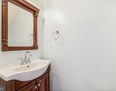 8360 Hunter Murphy Circle - Photo Thumbnail 11