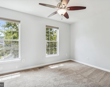 8360 Hunter Murphy Circle - Photo Thumbnail 13