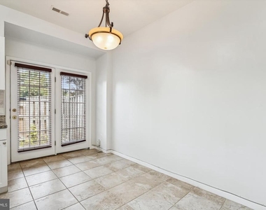 8360 Hunter Murphy Circle - Photo Thumbnail 6