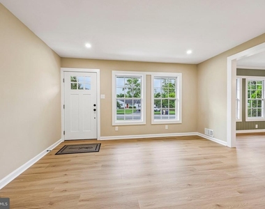 7200 Vellex Lane - Photo Thumbnail 6