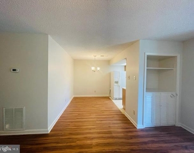 12104 Greenway Court - Photo Thumbnail 12