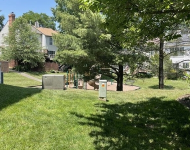 12104 Greenway Court - Photo Thumbnail 4