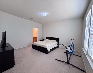 11905 Reindeer Dr - Photo Thumbnail 6