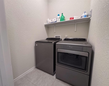 11905 Reindeer Dr - Photo Thumbnail 12