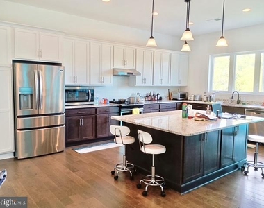 1809 Macarthur Drive - Photo Thumbnail 3