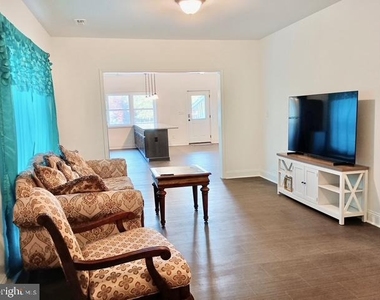 1809 Macarthur Drive - Photo Thumbnail 14