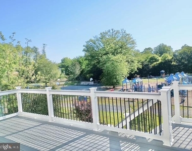 1809 Macarthur Drive - Photo Thumbnail 7