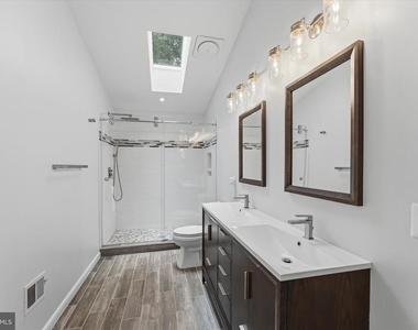 1431 Newport Springs Court - Photo Thumbnail 13