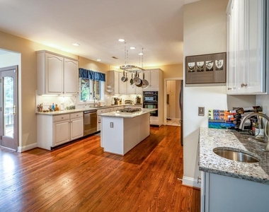 1115 Amanda Drive - Photo Thumbnail 11