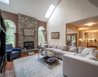 1115 Amanda Drive - Photo Thumbnail 17
