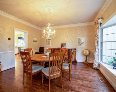 1115 Amanda Drive - Photo Thumbnail 9