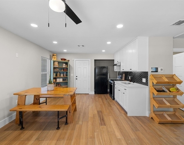 823 Hickory St - Photo Thumbnail 5