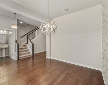 3919 Vaughan St - Photo Thumbnail 4