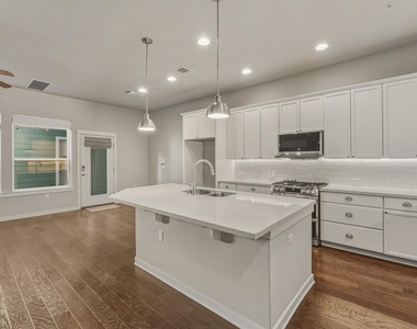 3919 Vaughan St - Photo Thumbnail 6