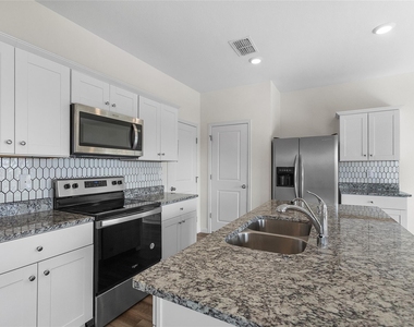 195 Bracken Ln - Photo Thumbnail 6