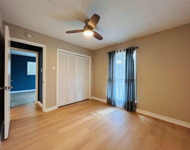 2608 Cypress Ln - Photo Thumbnail 9