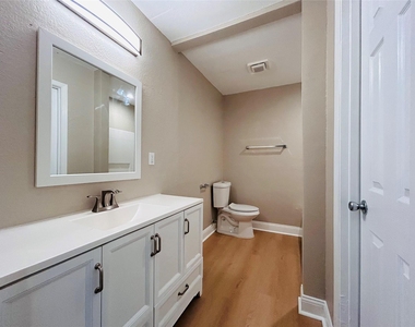 2608 Cypress Ln - Photo Thumbnail 11