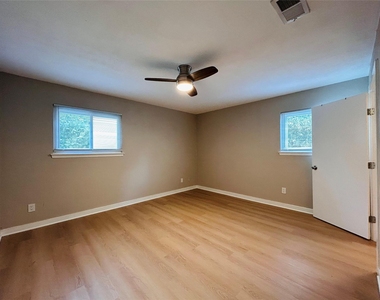 2608 Cypress Ln - Photo Thumbnail 13