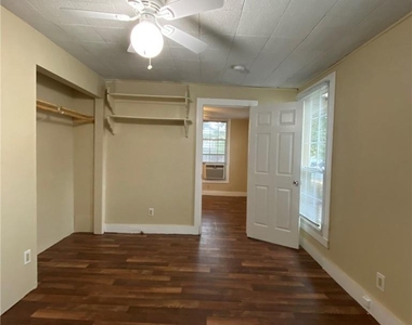 403 Pedernales St - Photo Thumbnail 18