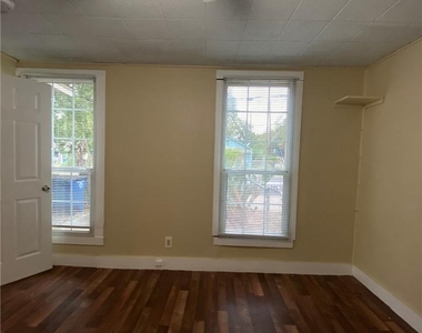 403 Pedernales St - Photo Thumbnail 15