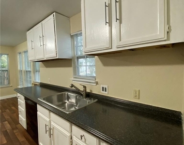 403 Pedernales St - Photo Thumbnail 7