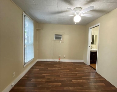 403 Pedernales St - Photo Thumbnail 2