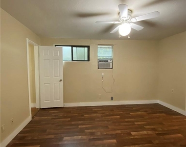 403 Pedernales St - Photo Thumbnail 4