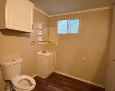 403 Pedernales St - Photo Thumbnail 13
