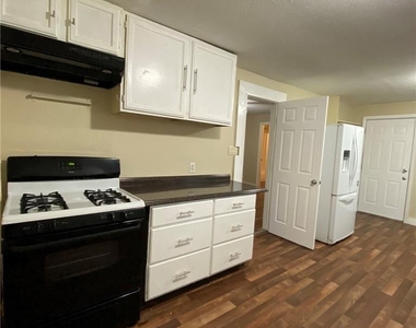 403 Pedernales St - Photo Thumbnail 6