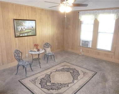 1319 Grace St - Photo Thumbnail 14