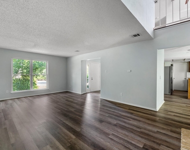 11809 Eubank Dr - Photo Thumbnail 4