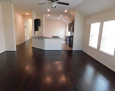 3636 Bainbridge St - Photo Thumbnail 4