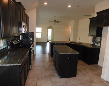 3636 Bainbridge St - Photo Thumbnail 6