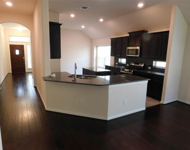 3636 Bainbridge St - Photo Thumbnail 2