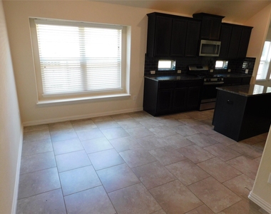 3636 Bainbridge St - Photo Thumbnail 5