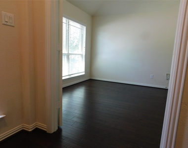 3636 Bainbridge St - Photo Thumbnail 1