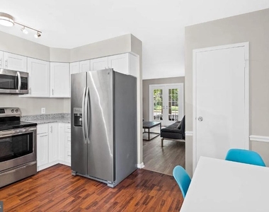 2515 S Walter Reed Drive - Photo Thumbnail 3